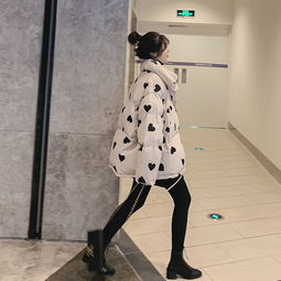这才是40岁女人该有的样子面包服短靴,瞬间变成小姑娘
