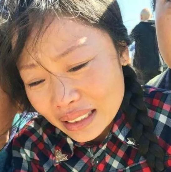 草帽姐在直播间痛哭老公前女友索要1000万,不给会让我身败名裂