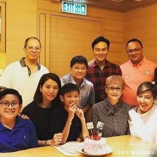 71岁曹查理现身饭局吃火锅,被敬酒一饮而尽,还自称是刘德华好友