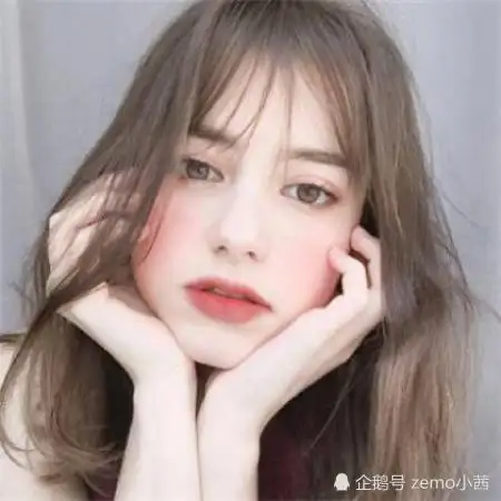 女生有这几个行为,说明她看上你了,小心思根本藏不住