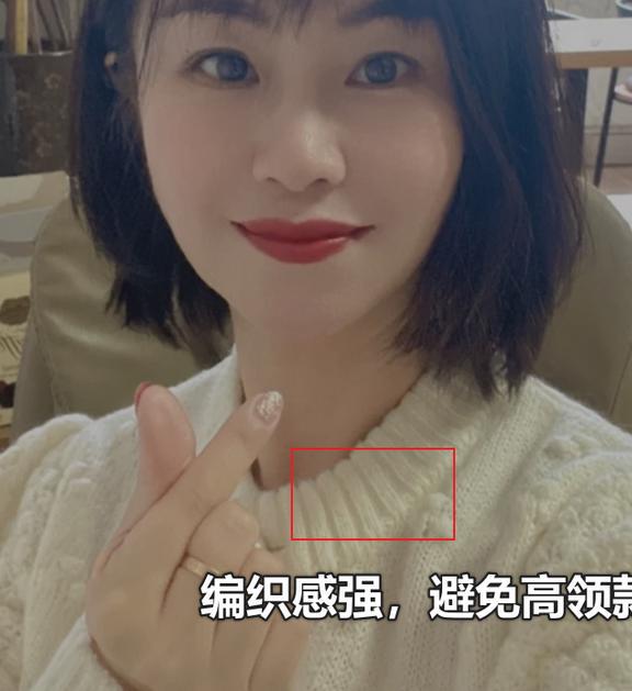 这个中年女人不简单,50岁看着像20出头,穿衣搭配没有一点大妈感