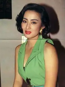 64岁林青霞和50岁张敏近照,同是香港美女,网友对比满屏尴尬