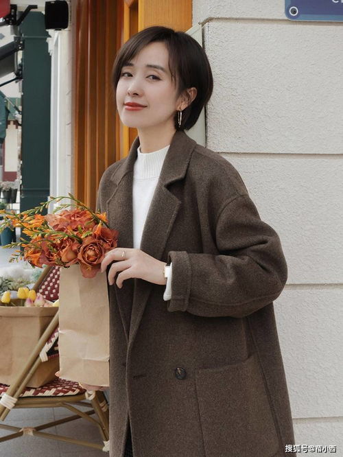 见过大场面的女人,秋冬都喜欢穿大地色大衣,时髦高级又大气