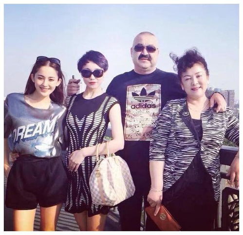 娜扎外网悼念亡父,曾因父亲之死遭咒克星,短短十字令人泪目
