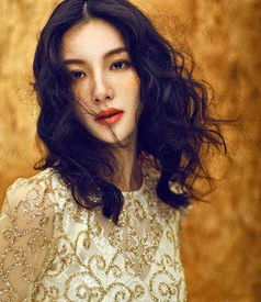 40岁女人就应该有一次烫发造型,不仅修颜还减龄