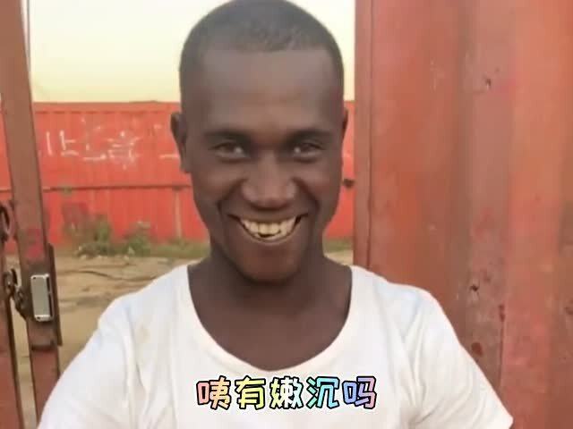 黑哥大热天的顶着这么大的西瓜来请功,原来是冒充别人买的