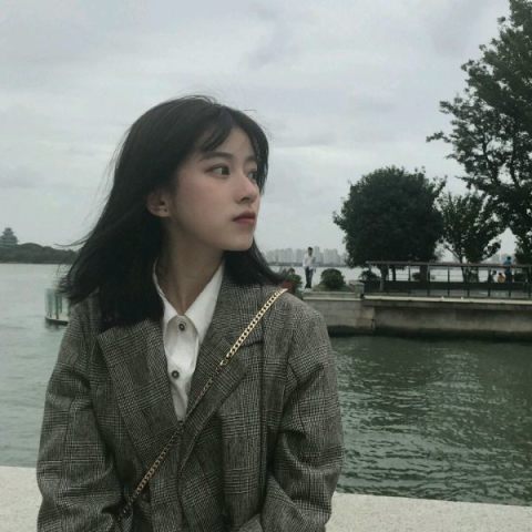 做一个小气的女人,男人才会更爱更爱你哦