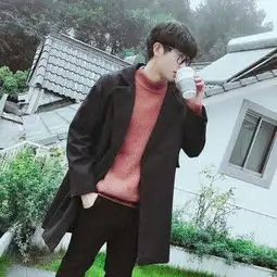 成熟男人头像稳重大叔40岁侧脸运动鞋