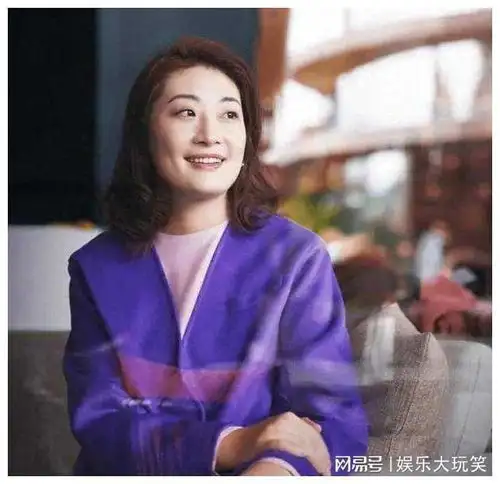 宗庆后离开后女儿遭欺凌追悼会现宗馥莉追求者,手持红伞捣乱