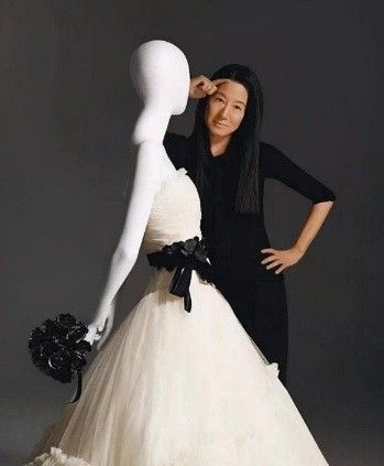 王薇薇身价40亿无子女,和小32岁男友7年之痒,72岁身材像少女