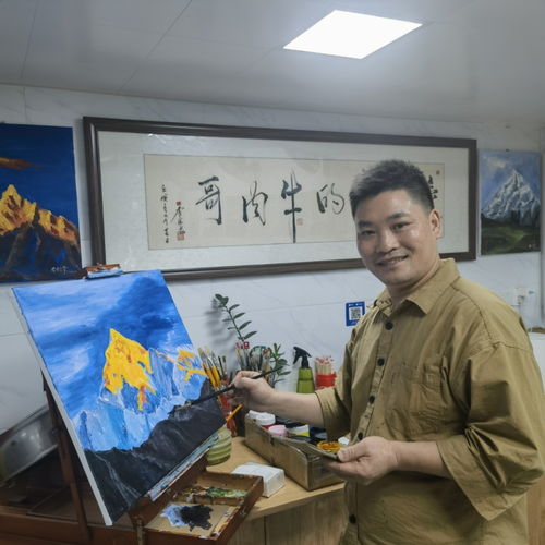 中年男人边开牛肉面店养家边画画,人到中年的你还会坚持梦想吗