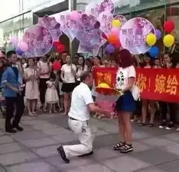 60后大叔求婚90后忘年恋可不可取呢