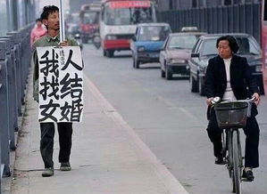 妹子,你是不是藏了什么好吃了,不交出来小鹿就要把你衣服扯坏了