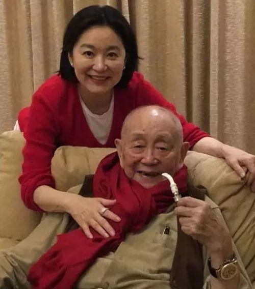 他是中国最不正经老头,就连董卿白岩松都赞不绝口