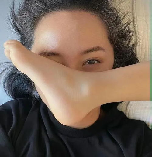 靳东妻子很少再同框,但小两岁的妻子已经满头白发