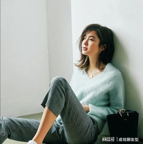 五十岁的女人衣服不要多买,跟着日杂学穿搭,远比同龄人显嫩