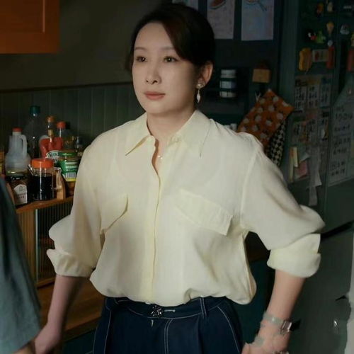 秦海璐才是中年女人真实模样身材发福有小肚子,但穿搭优雅显瘦