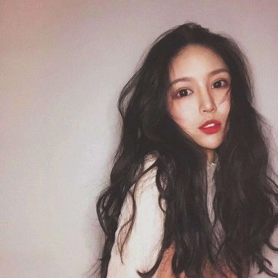 适合40岁中年人的头像女痛哭