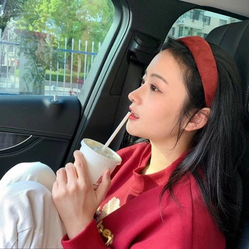 女头盛开或不盛开花都是花