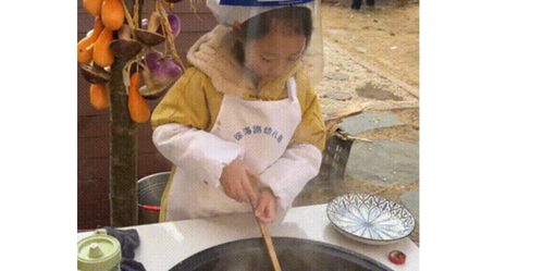 幼儿园开始教孩子烧火做饭,劳动教育为何受到家长热情追捧