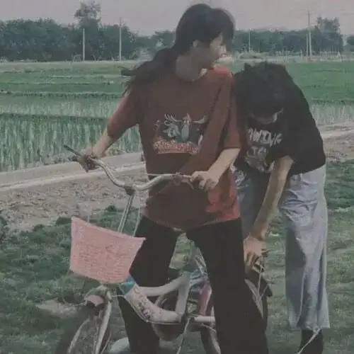 微信头像唯美头像宇航员头像带字头像男生头像女生头像情侣头像