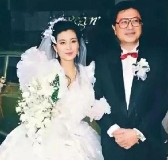 21岁嫁大30岁老男人,结婚仅13天就守寡继承遗产,50岁活成少女