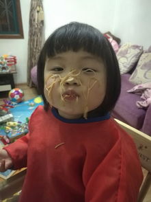 4岁的小萝莉就开始撩男生了拍下照片的我不忍心看其他小朋友的表情