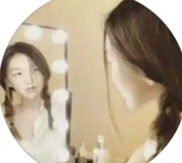 王菲女儿李嫣晒近照,14岁小露香肩好时尚,曾因用大牌遭嘲炫富