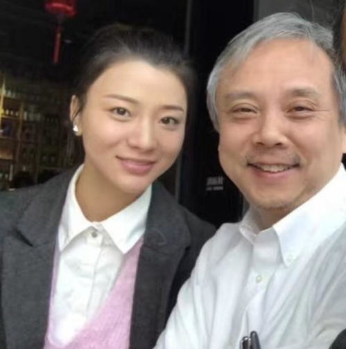 继符龙飞升级为爸爸后,又一60岁男导演官宣喜事,惹人祝福