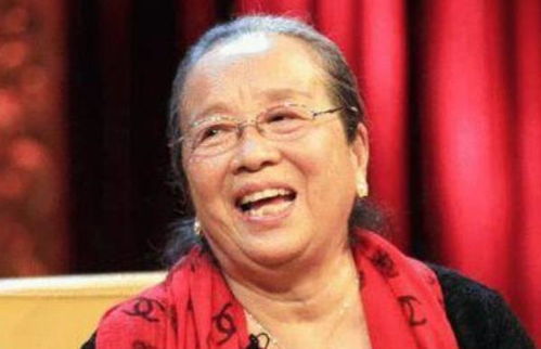 还记得容嬷嬷吗她的儿子出道多年没火,儿媳妇却出名了