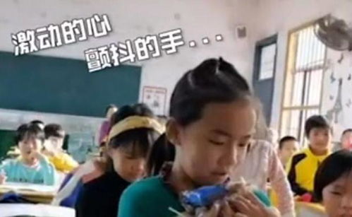 甜甜的惊喜考试第一名的奖励太丰盛,小女孩秒被惊成表情包