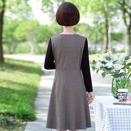 年轻妈妈装连衣裙女2020春装新款中年女装纯色洋气显瘦长袖a字裙