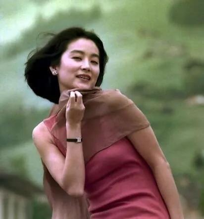 40岁息影,爱上读书写作,如今蜕变为作家,林青霞是怎么做到的