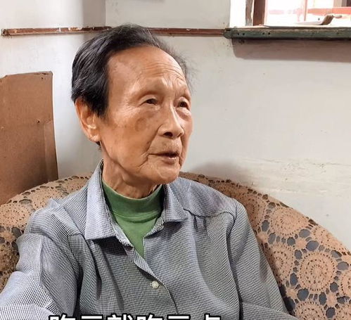 近100岁的老人一头黑发,养生秘诀她说不知道,但却有这些好习惯