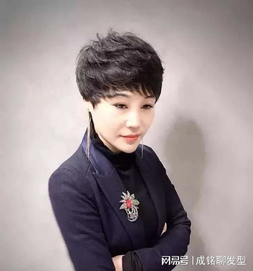为什么女人过了50岁大都留短发看这四点你就明白,短发才更适合