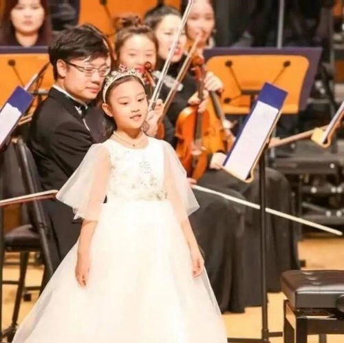 李小璐站稳好妈妈人设甜馨新春音乐会领唱,发挥超好不惧场