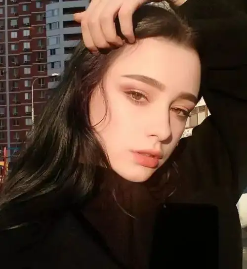 99年的俄罗斯小姐姐,这个颜美到犯规好吗