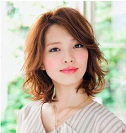 40多岁中年女人有了这些烫发,依然可以再美上一把