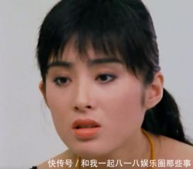 她曾是周星驰的绯闻女友,也是大众女神,50岁了依旧容颜依旧