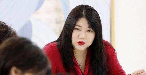 杨天真大跳女团舞,粉红套装超惹眼,动作灵活表情丰富