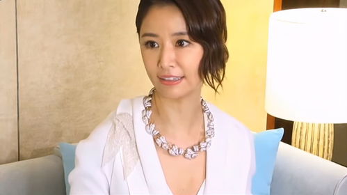 被指送女儿名牌包林心如晒表情包无奈回应包包是我的