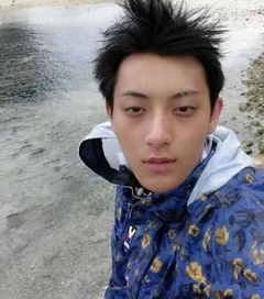 95的男明星自拍都很丑,但最丑的竟然是他
