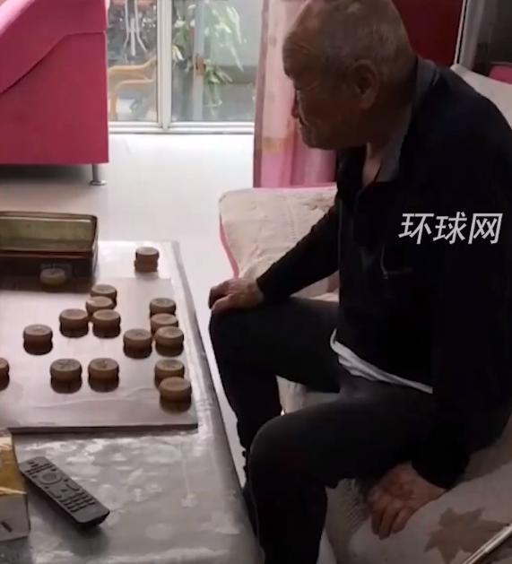 终身未婚,膝下无子,一男子照顾北京老人十余年,继承其五套房