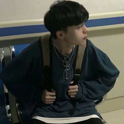 帅气男生头像侧脸高冷我猜你在偷看我网名