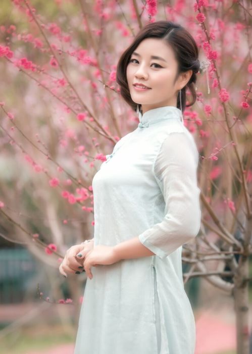 别比剪刀手,中年女士用这12个拍照姿势拍照,年轻漂亮有气质