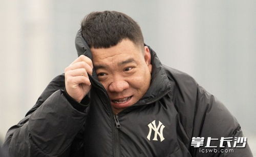 组图速降18的长沙,街头上演抗寒表情包