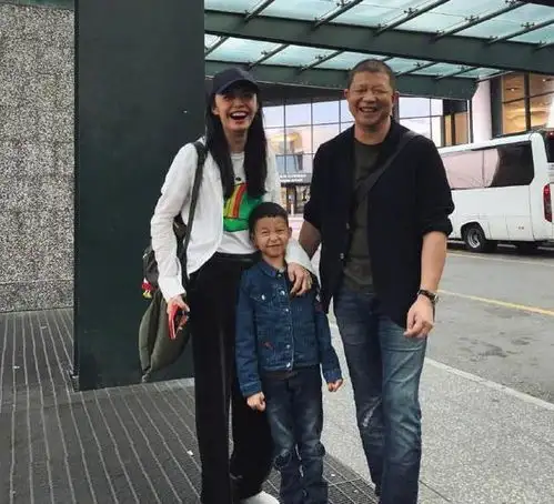40岁姚晨丈夫近照曝光,长相惹争议,难怪连前夫凌潇肃都甘拜下风
