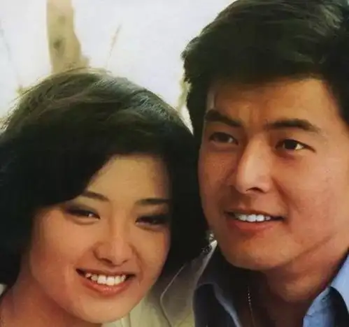 64岁山口百惠美人迟暮,70岁三浦友和依旧很帅,43年婚姻从不吵架