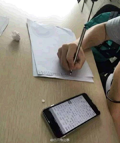 老师罚迟到的学生抄1000个表情包,师生间的航母都翻了
