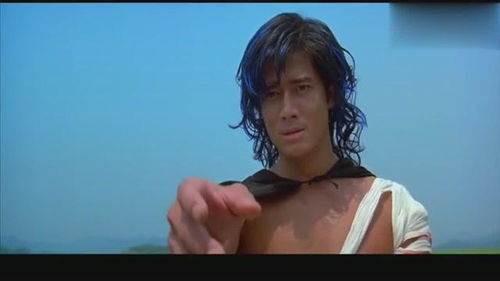 步惊云沉浸在痛苦中,他在水中看见孔慈的倒影,手一碰就不见了